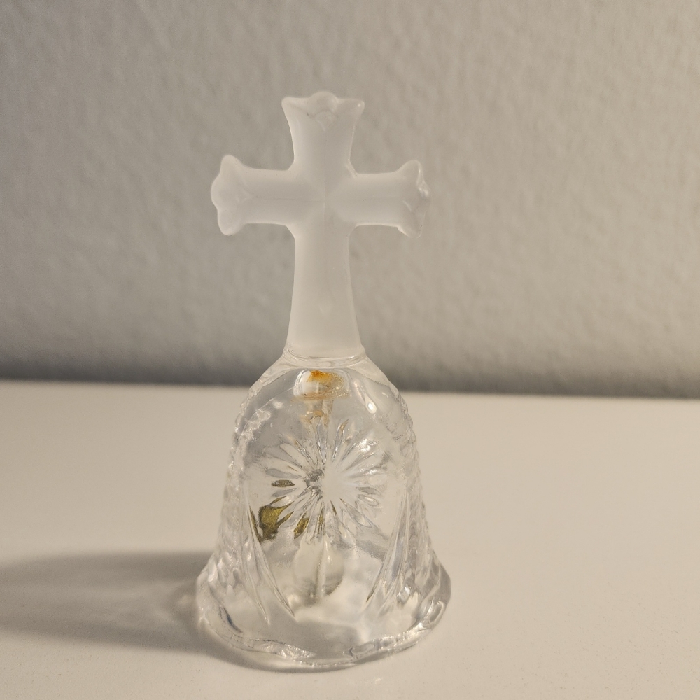 Vintage LaVie CROSS CRYSTAL BELL 24% LEAD.  NEW IN BOX.
